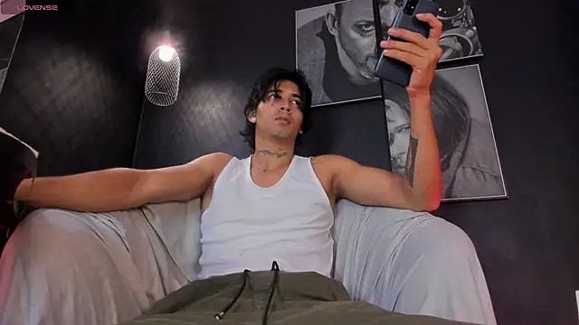 jett savage online show from November 24, 2025, 2:28 pm