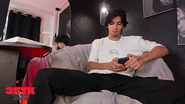 jett savage online show from November 25, 2025, 2:39 pm