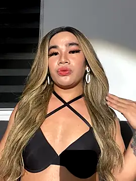 Malia Nicole online show from October 13, 2025, 1:56 pm