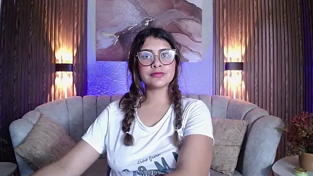 CurlyDani online show from April 17, 2026, 2:09 pm