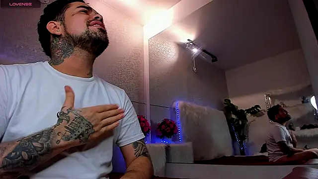 Snapshot of Littlepearl23 chatting on November 24, 2025, 7:58 pm Littlepearl23 online show from November 24, 2025, 7:58 pm