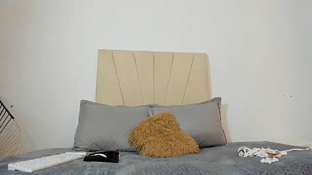  Miaa khalifa  online show from November 4, 2025, 12:42 pm