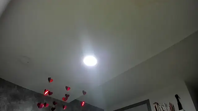 crystaldarliing online show from February 18, 2026, 2:57 pm