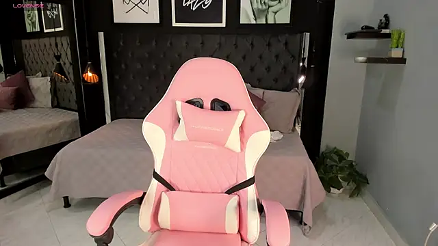 kitty collins  online show from September 16, 2025, 11:11 am