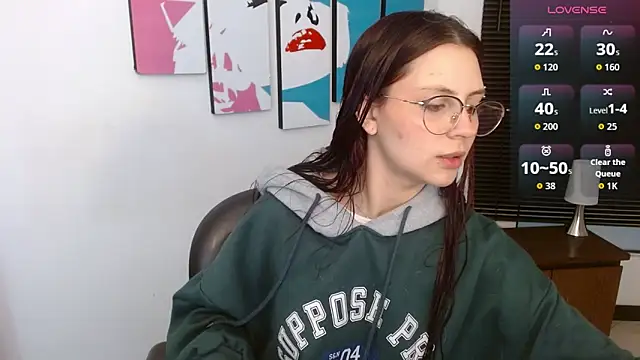 AlanaGarcia19 online show from October 1, 2025, 11:25 am