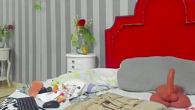 Salomee hernandez online show from September 16, 2025, 1:12 pm