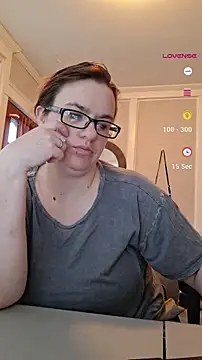 queenpeaches121 online show from April 2, 2026, 11:28 am