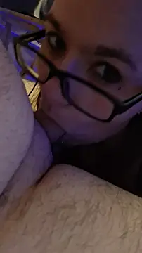 queenpeaches121 online show from April 1, 2026, 11:23 pm