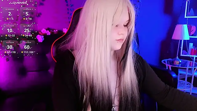 fillisfox  online show from September 17, 2025, 3:14 pm