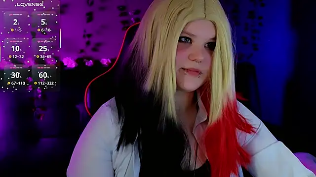 fillisfox  online show from October 8, 2025, 4:08 pm