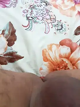 Snapshot of Mm7oon_bnat chatting on October 19, 2025, 3:37 pm Mm7oon bnat online show from October 19, 2025, 3:37 pm