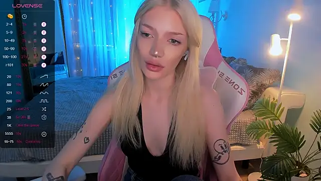 AnyaTaylor  online show from April 12, 2026, 2:04 am