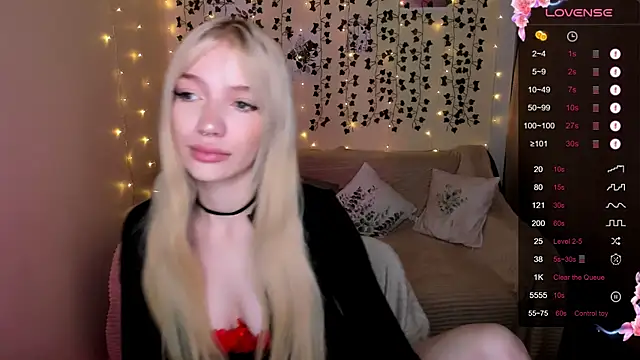 AnyaTaylor  online show from November 18, 2025, 2:05 am