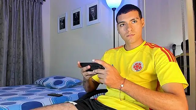 TeamPorn 19 online show from November 20, 2025, 3:40 am