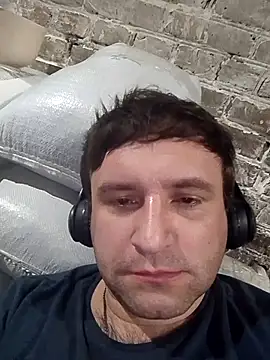 Snapshot of Ivandovxxxl_1010 chatting on February 28, 2026, 2:44 am Ivandovxxxl 1010 online show from February 28, 2026, 2:44 am