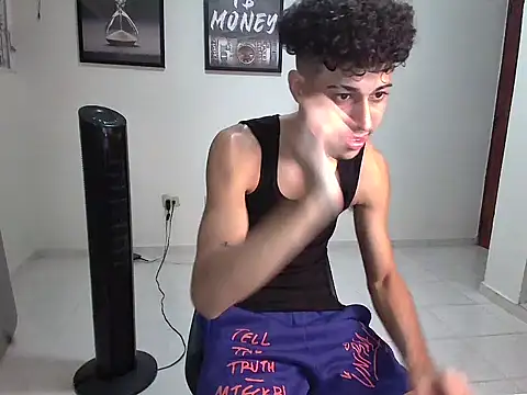 Snapshot of Dollarhot30 chatting on December 16, 2025, 10:36 pm Dollarhot30 online show from December 16, 2025, 10:36 pm