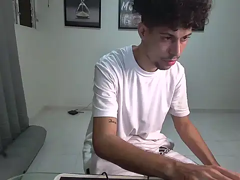 Snapshot of Dollarhot30 chatting on January 14, 2026, 4:49 am Dollarhot30 online show from January 14, 2026, 4:49 am