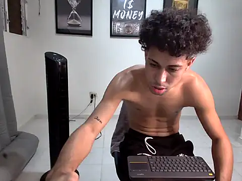 Snapshot of Dollarhot30 chatting on January 10, 2026, 1:56 am Dollarhot30 online show from January 10, 2026, 1:56 am