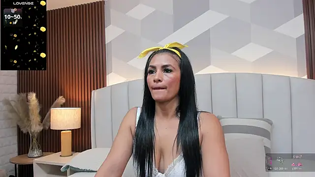 Mommy Naughty online show from December 15, 2025, 11:16 am