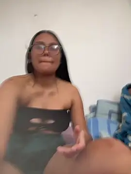 Snapshot of burbuja02 chatting on March 3, 2026, 4:25 pm burbuja02 online show from March 3, 2026, 4:25 pm