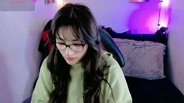 MiaVelvetDoll online show from November 21, 2025, 1:43 pm