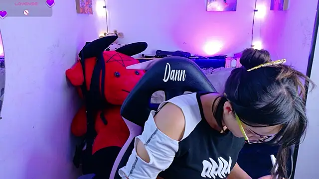 MiaVelvetDoll online show from September 23, 2025, 1:40 pm