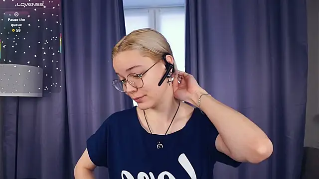 Snapshot of EdaKirkIin chatting on October 27, 2025, 5:19 am EdaKirkIin online show from October 27, 2025, 5:19 am