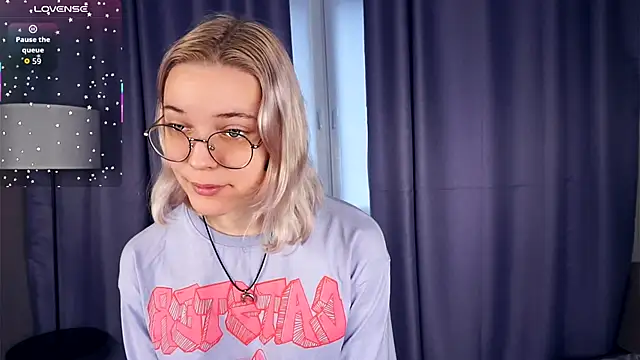 Snapshot of EdaKirkIin chatting on October 29, 2025, 5:28 am EdaKirkIin online show from October 29, 2025, 5:28 am