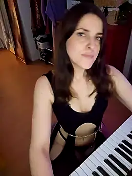 BelleFelicitas online show from December 22, 2025, 6:08 pm