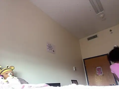 luvrgrllani online show from November 17, 2025, 8:46 pm