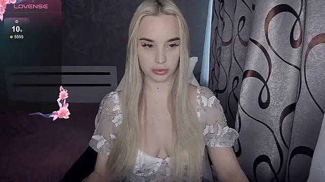 Snapshot of KiraKrox chatting on February 24, 2026, 9:10 am KiraKrox online show from February 24, 2026, 9:10 am