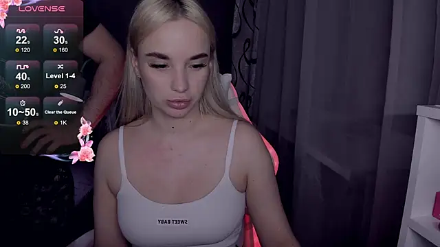 Snapshot of KiraKrox chatting on February 25, 2026, 8:08 pm KiraKrox online show from February 25, 2026, 8:08 pm