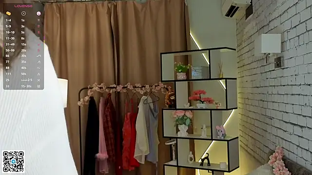 LorinaMaffitt online show from September 12, 2025, 6:07 pm