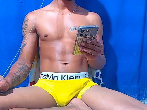 Snapshot of davidcutterr chatting on November 17, 2025, 12:25 am davidcutterr online show from November 17, 2025, 12:25 am