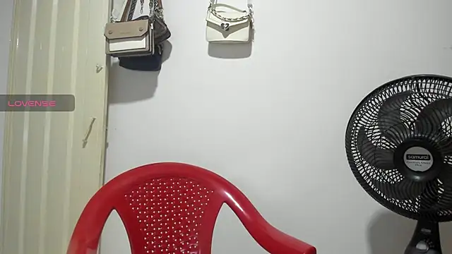 karlys01 online show from September 28, 2025, 2:51 am