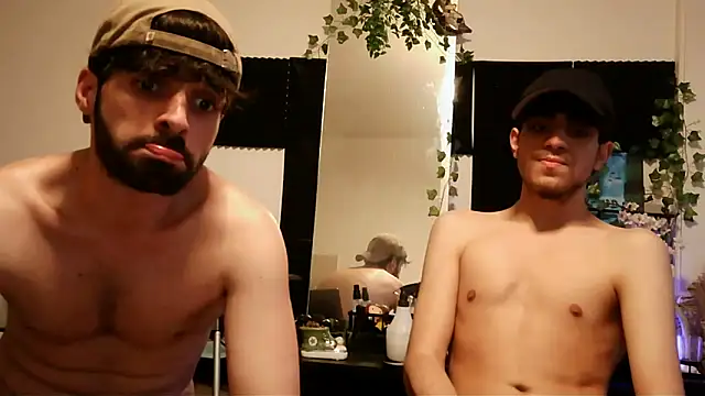 young swisscouple online show from April 17, 2026, 6:33 pm