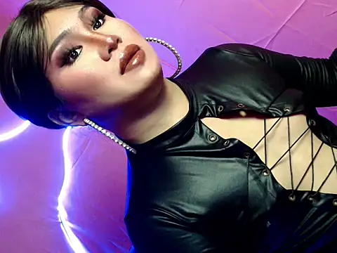 pretty lassy online show from December 19, 2025, 5:59 pm