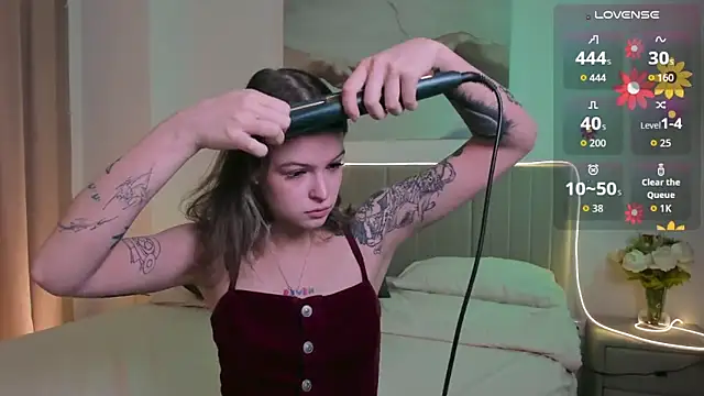 Snapshot of Lisa_Blossom chatting on November 14, 2025, 6:06 am Lisa Blossom online show from November 14, 2025, 6:06 am