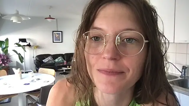 Scorpion Peach online show from September 9, 2025, 9:41 am