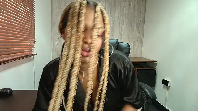 Snapshot of ArianaBeake chatting on November 7, 2025, 1:26 pm ArianaBeake online show from November 7, 2025, 1:26 pm