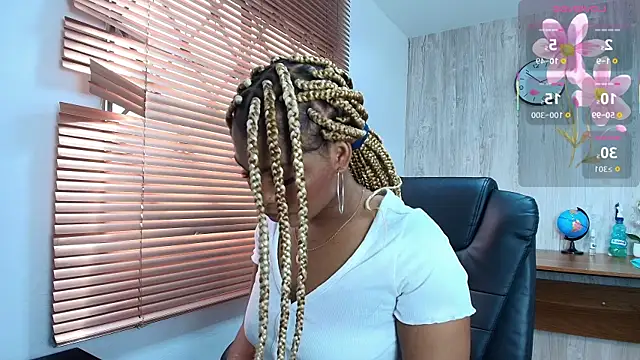 Snapshot of ArianaBeake chatting on September 24, 2025, 7:53 pm ArianaBeake online show from September 24, 2025, 7:53 pm