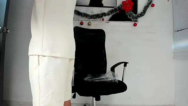 tyler twink boy online show from December 19, 2025, 2:08 pm