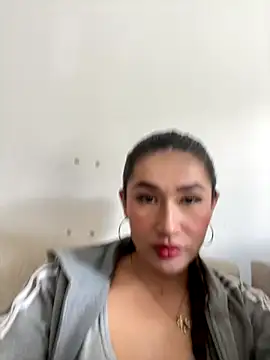 Isa Villamarin online show from September 17, 2025, 2:41 pm