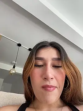 Isa Villamarin online show from October 7, 2025, 3:13 pm