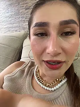 Isa Villamarin online show from October 18, 2025, 8:55 pm