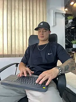 Snapshot of Alexander_ferre chatting on June 15, 2026, 1:11 pm Alexander ferre online show from June 15, 2026, 1:11 pm