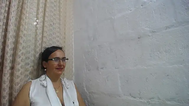 gabbyparker  online show from April 28, 2026, 9:35 am