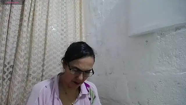 gabbyparker  online show from September 17, 2025, 9:33 am