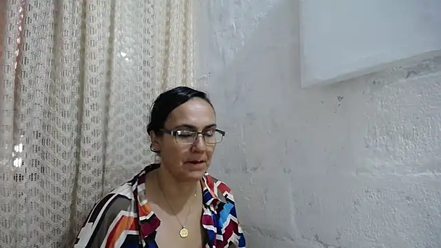 gabbyparker  online show from October 31, 2025, 9:43 pm