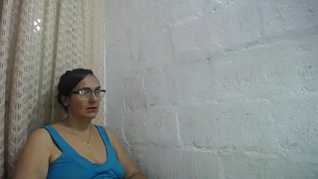 gabbyparker  online show from May 3, 2026, 9:47 am